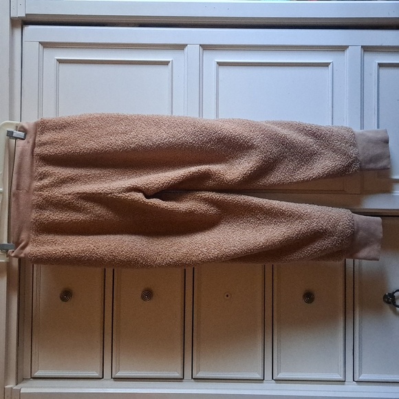 Fabletics Sherpa Teddy Lux Joggers Desert Brown Size Extra Small - Picture 6 of 10
